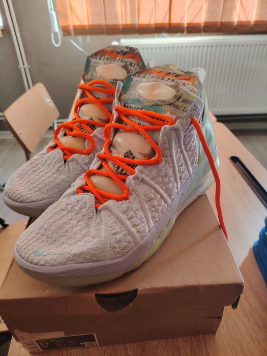 Vând Nike lebron XVIII