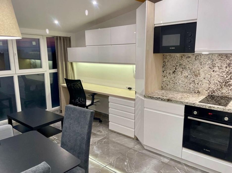 Дава се под наем Тристаен апартамент в София, Център - 45 кв.м за 550 € - Снимка #2