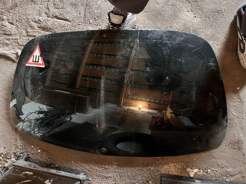 Заднее стекло Nissan Primera P12 универсал