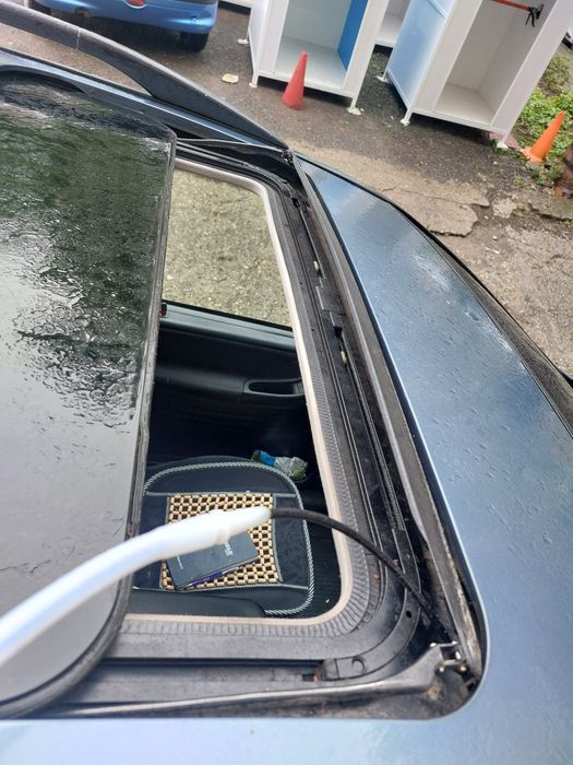 Отстраняване на течове на автомобилни люкаве/шибидах/