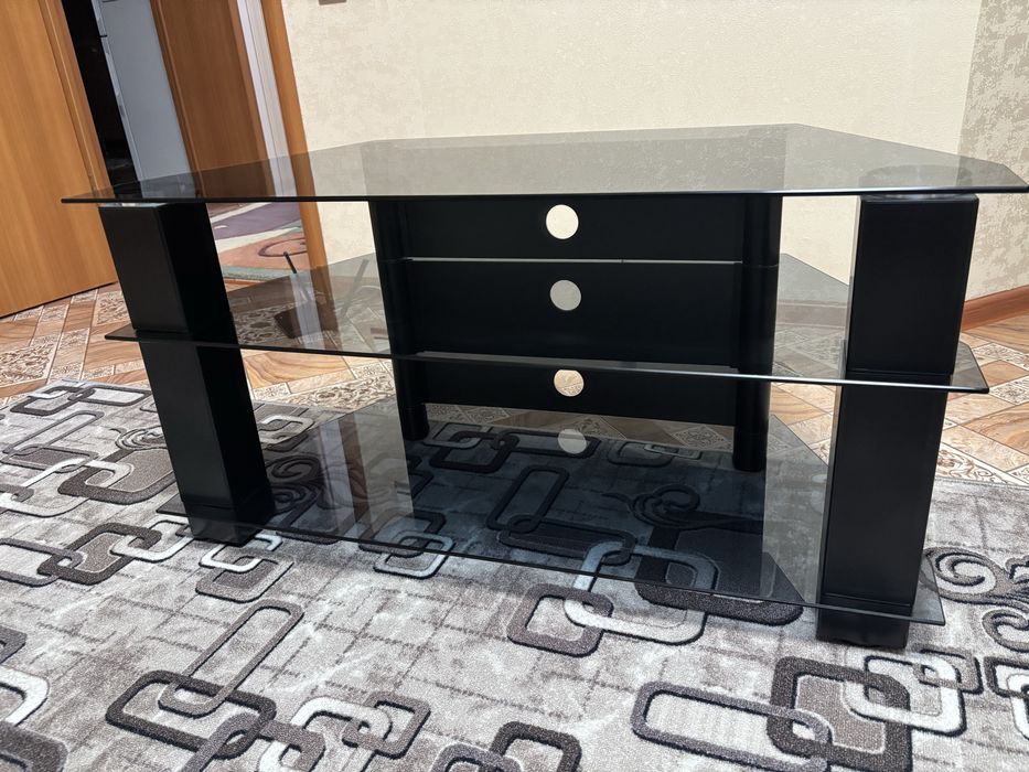 Стеклянная тумба под тв