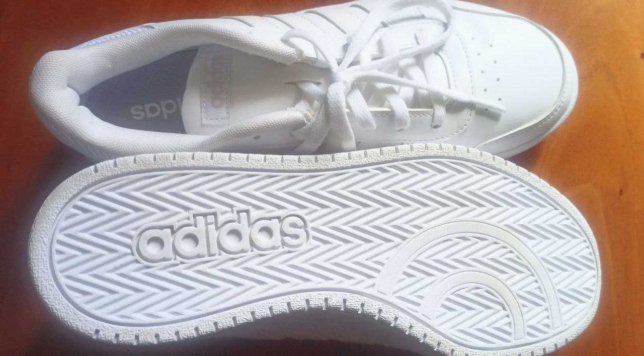 Новые кроссовки adidas размер 39