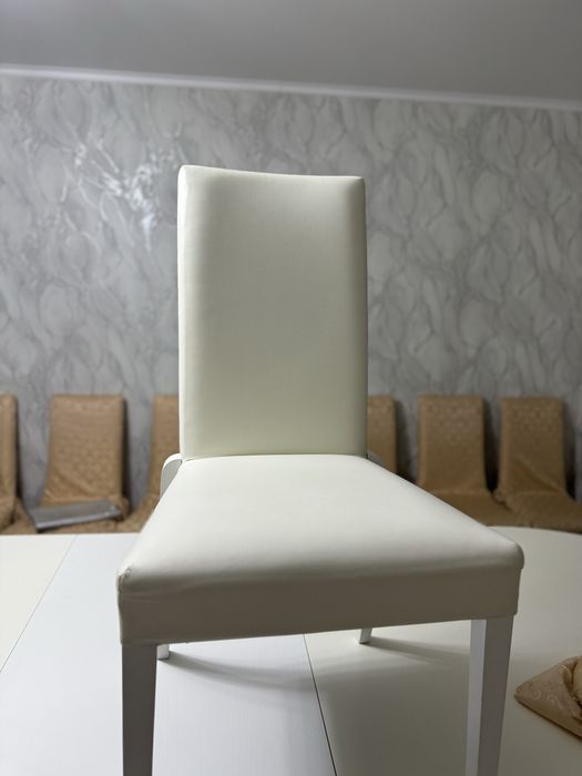 Стол со стульями