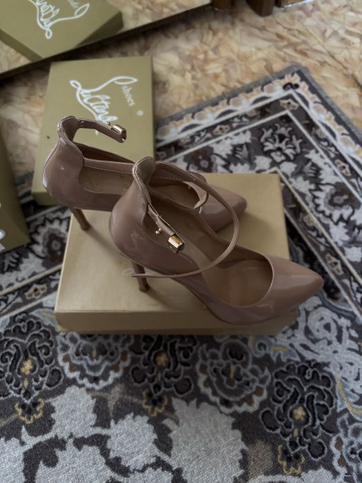 Продам вечерние туфли на шпильке