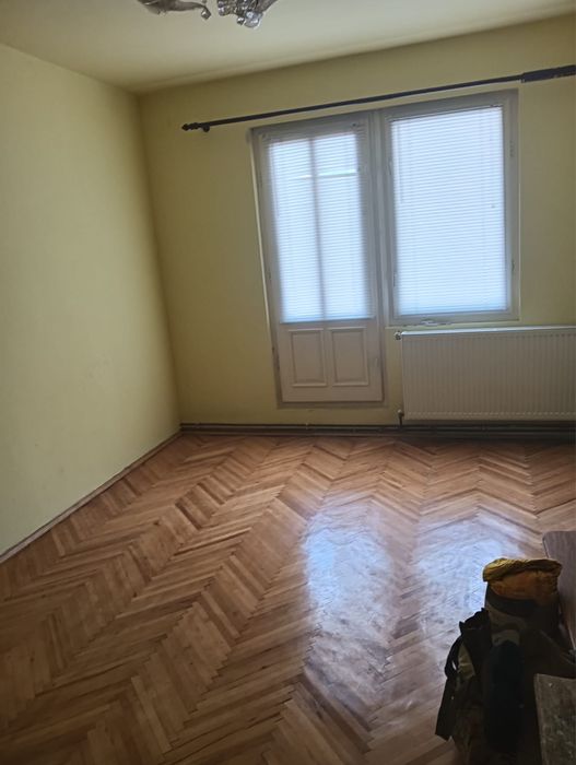 Apartament cu 3 camere de vânzare în b-dul Unirii, Reghin