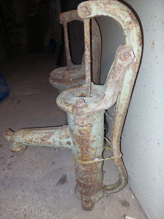 Ръчни чугунени помпи за вода