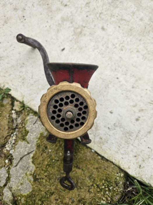 Vand 2 masini de tocat Vlahita si o masina de stors fructe