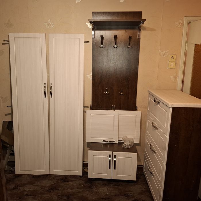 Продам прихожую шкаф,обувница,вешалка