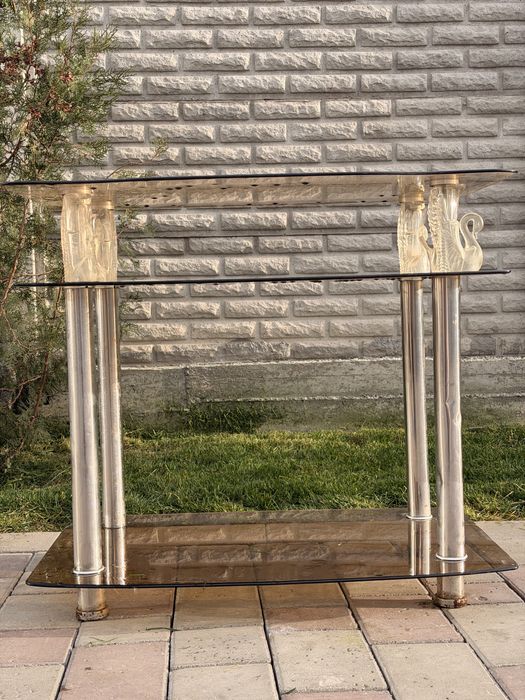 Стеклянная подставка под телевизор