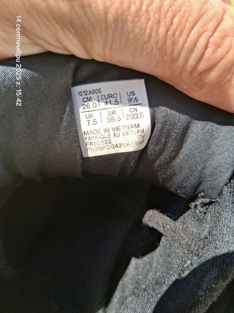 Маратонки asics 41.5 и Nike 42