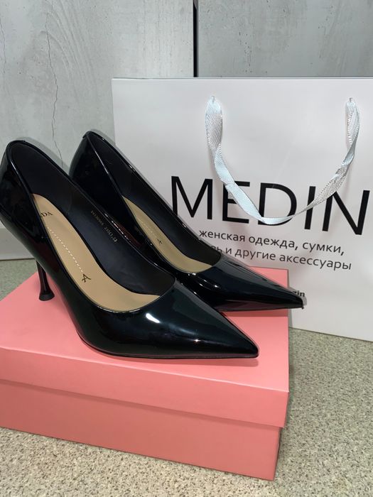 Продаю туфли. Носила всего один раз.