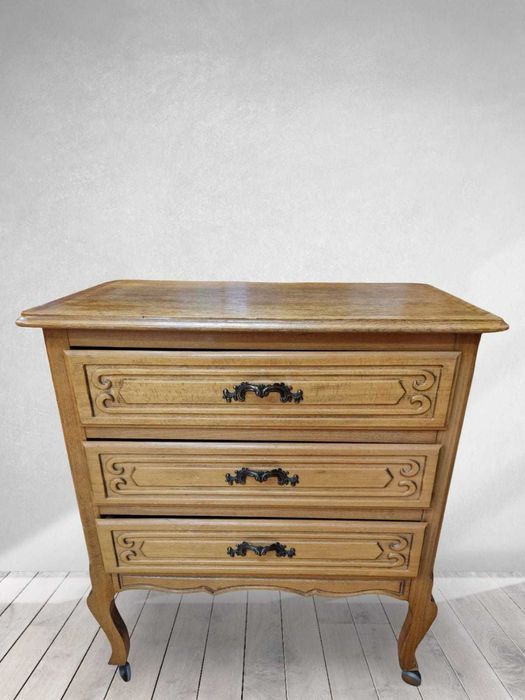 Два броя дъбови скрина с три чекмеджета