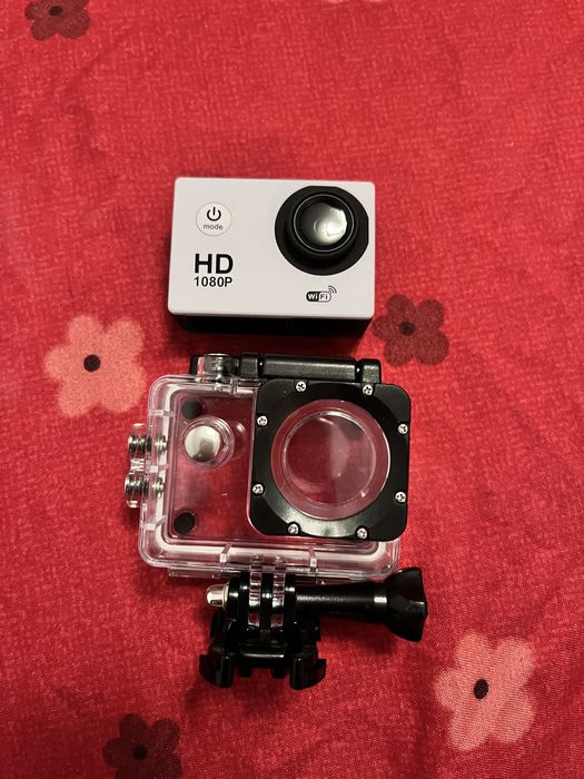 Camera video rezistenta la apa.