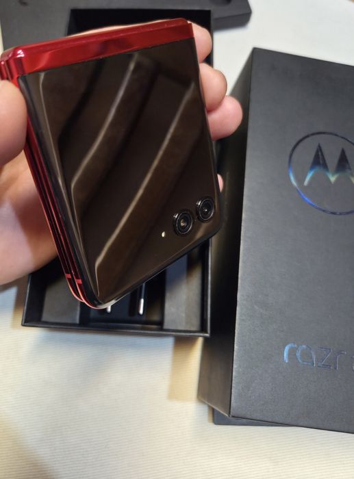 Vând Motorola Razr 40 Ultra 256 GB