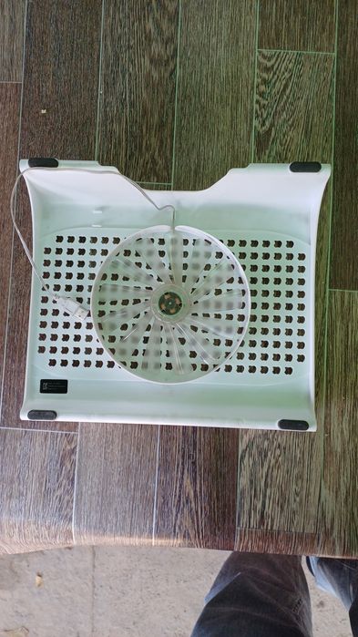 Кулер куллер для ноутбука в хорошем состоянии