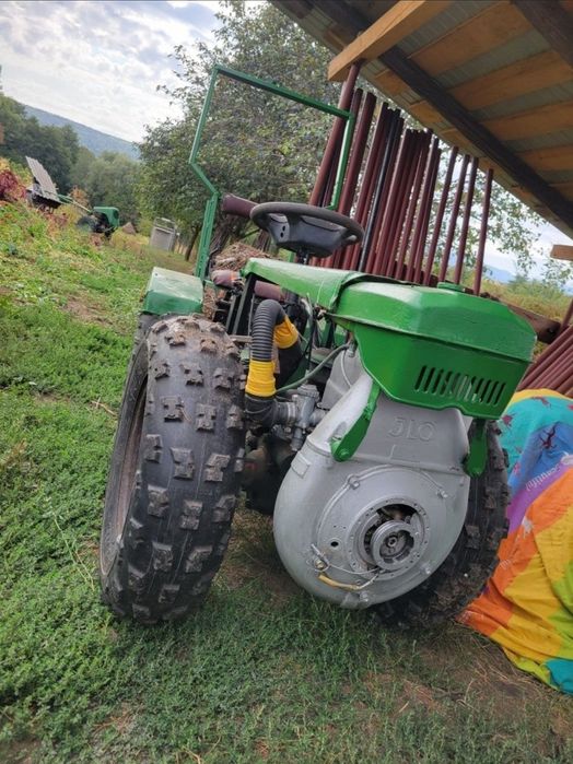 Tractoras 4x4 articulat
