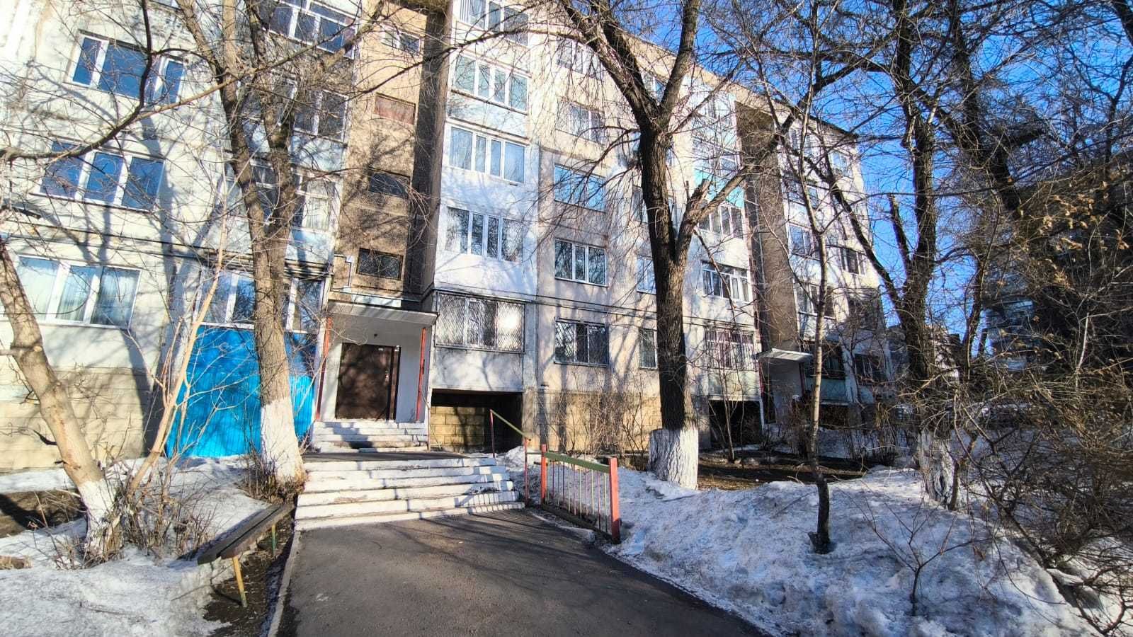 Продаю 2х комнатную квартиру в 6 мкр (район ТД Байтерек)
