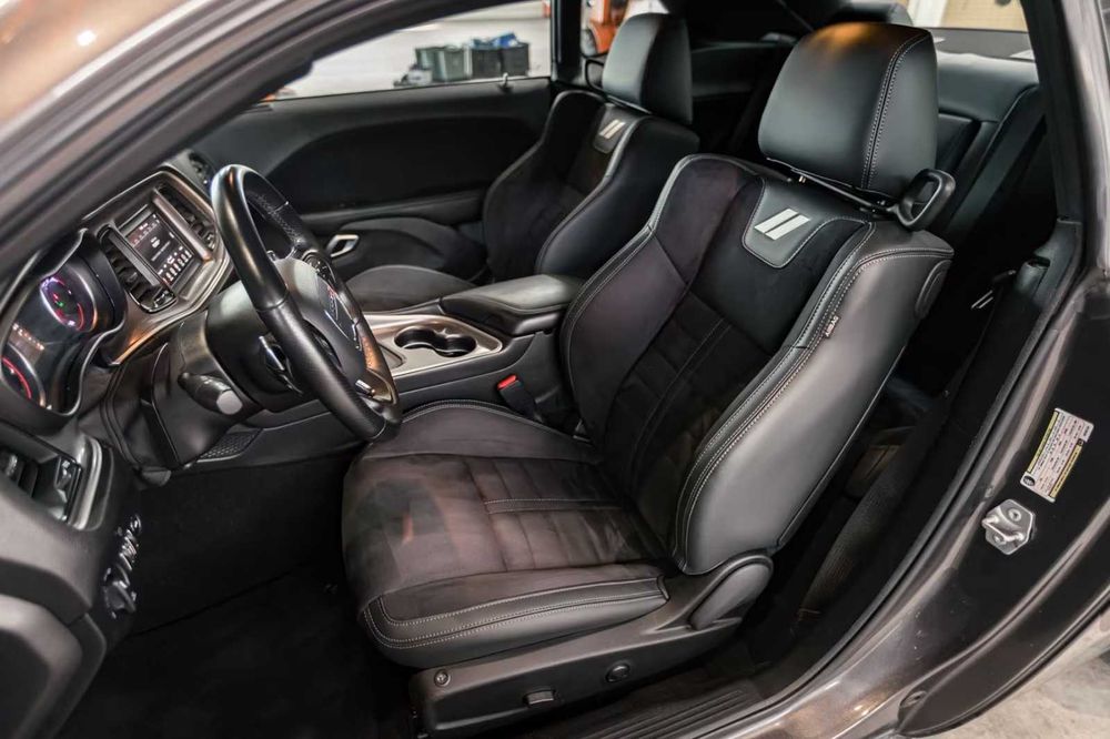 Автомобил под наем за сватби, абитуриентски балове и тържества