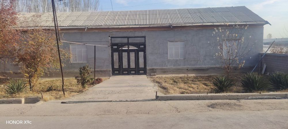 Uy 8 sotik Zangiota Bossuv