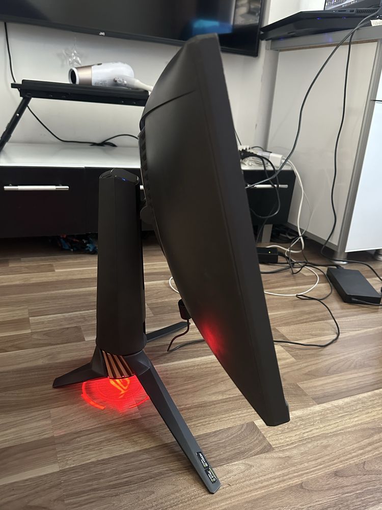 Asus ROG Swift PG27VQ – 165Hz, 2K, 27 инча геймърски монитор