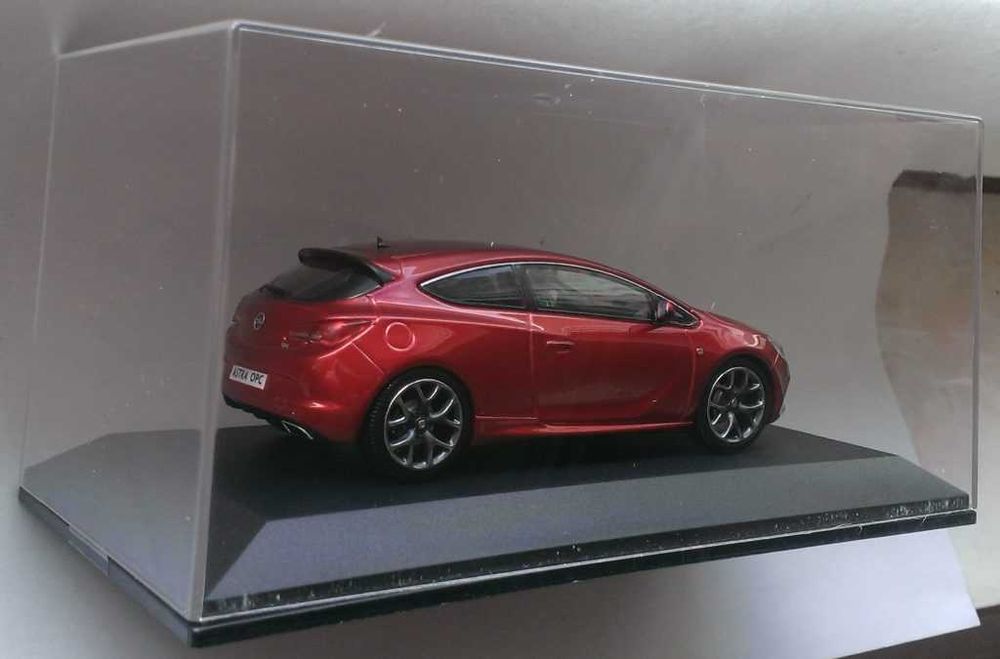 Macheta Opel Astra J OPC rosu 2013 - MotorArt 1/43
