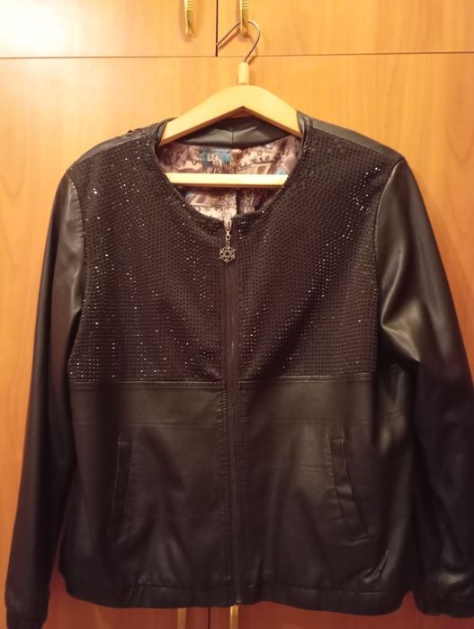 Отдам даром вещи для женщин.