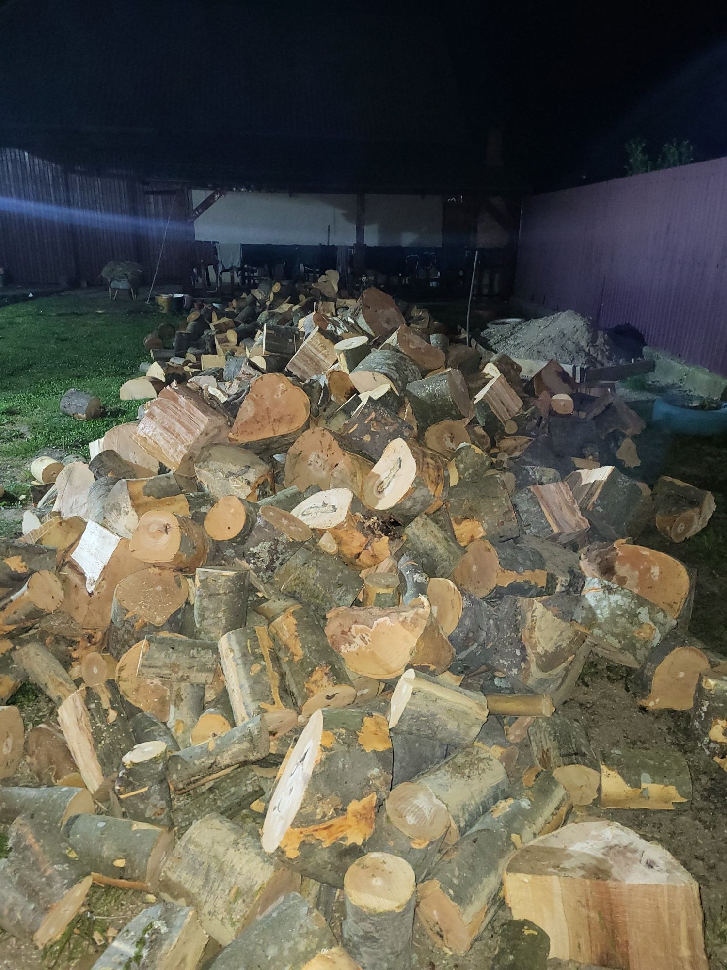 Vând lemne pentru foc  fag și stejar esență tare