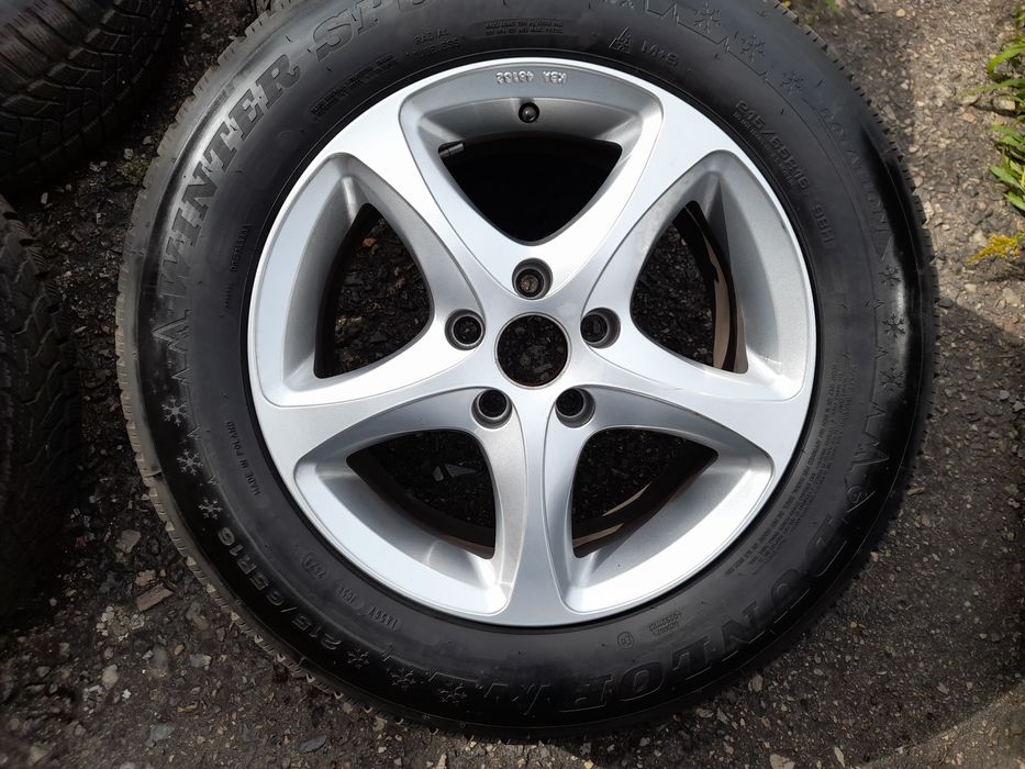 De Vănzare un set jante luminiu pe 215/65/R16 cu anvelope de iarnă