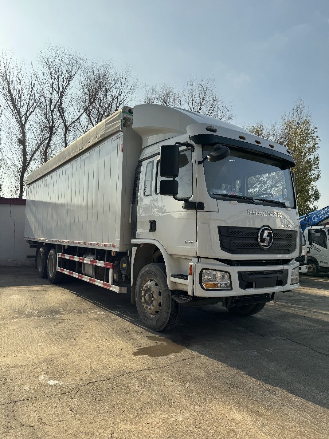 SHACMAN L 3000 7.5 metrlik avtofurgon sotuvda tayyor.Kredit xam mavjud