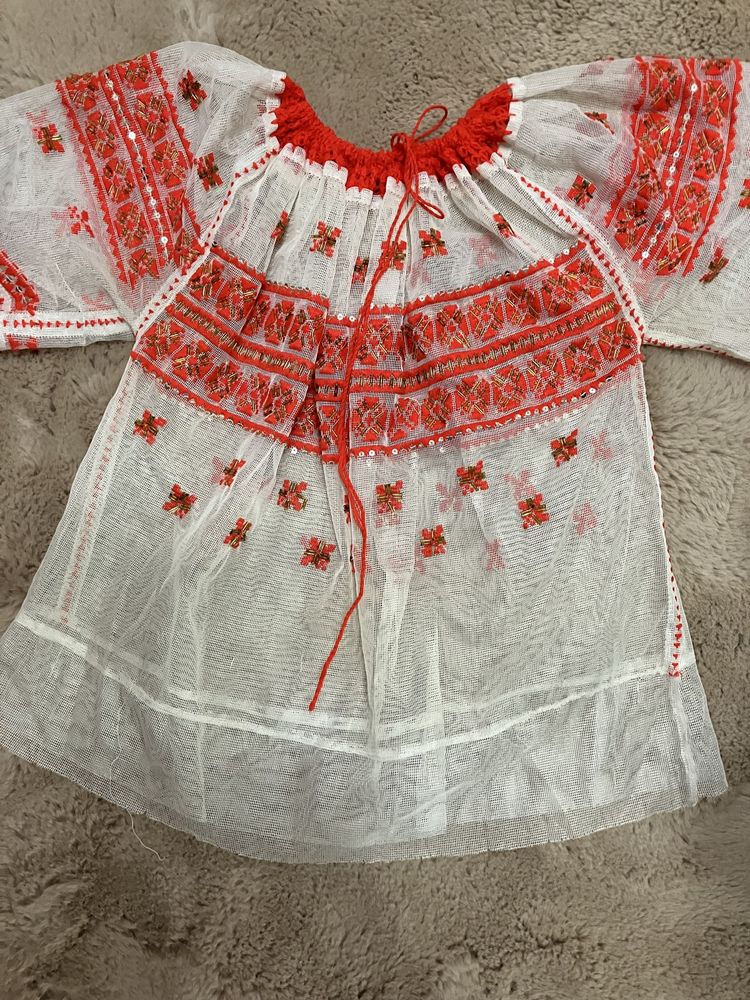 Costum traditional pentru fete