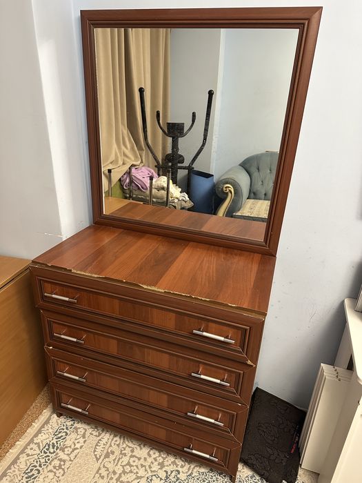 Продам комод с зеркалом