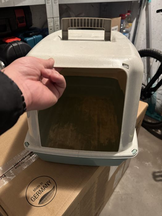 Vand litera pisici adulte