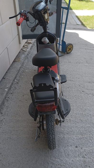 Электроный скутер ск8