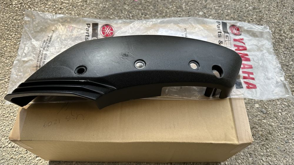 Yamaha xmax 300 1 капак възд.филтър cover air filter