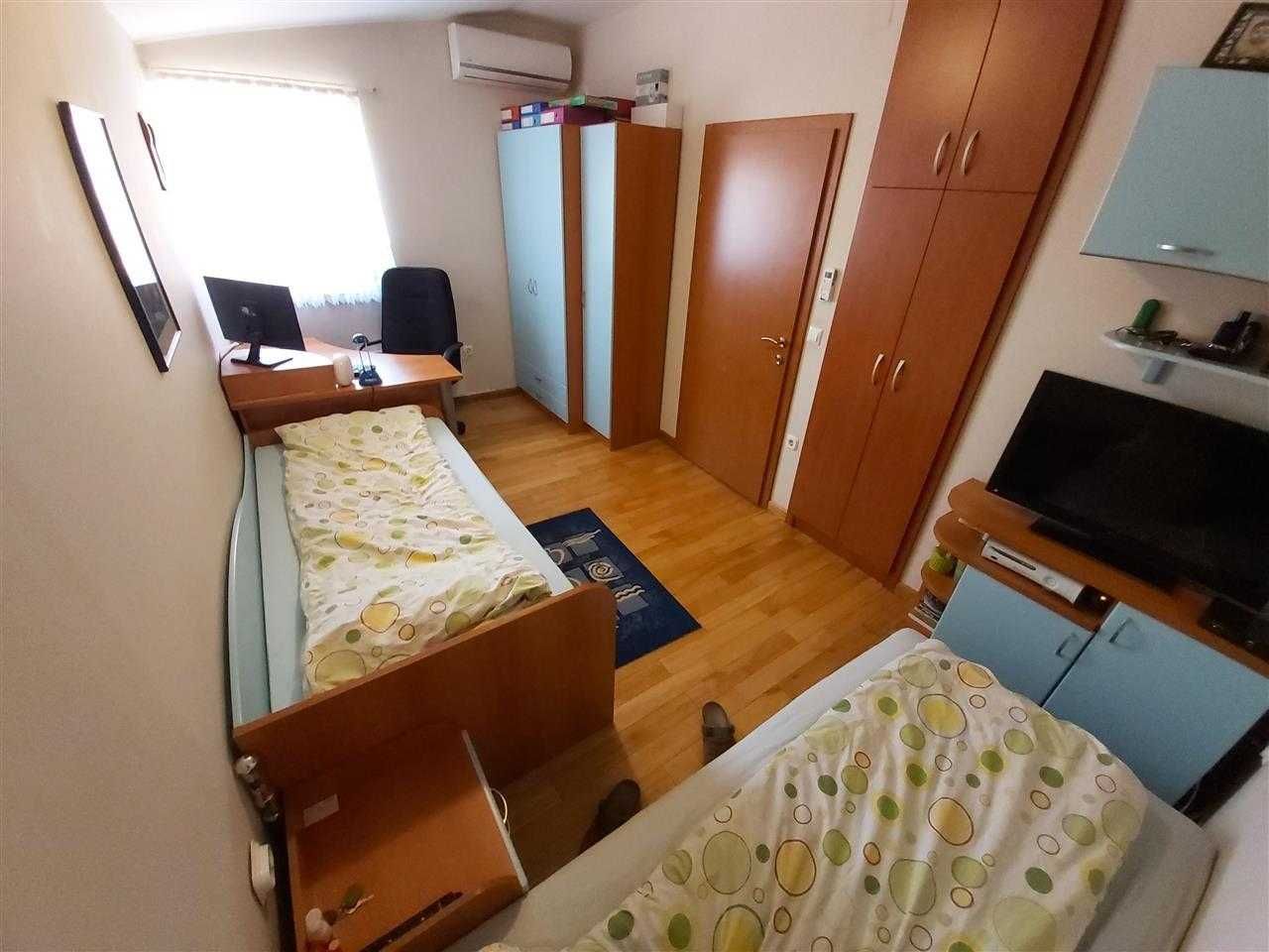 Тристаен имот в кв.Овча купел