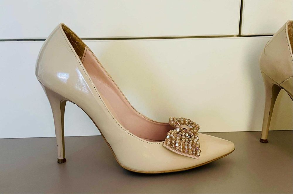 Pantofi stiletto Benvenuti cu detaliu de efect Made in Italy