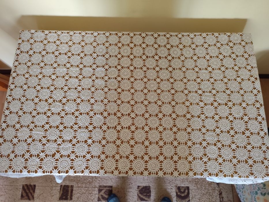 Fata de masă (Lucrată de mână)