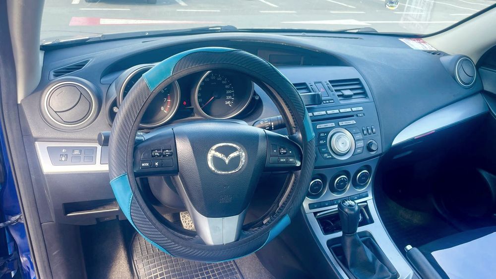 Mazda 3 Berlina 1.6 benzină 105 CP – întreținută, consum mic.