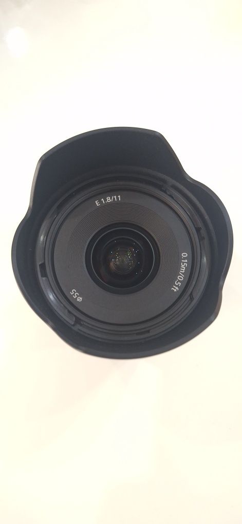 Sony E 11mm f / 1.8 G