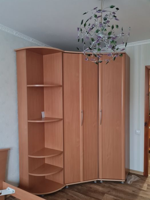 Продам угловой шкаф