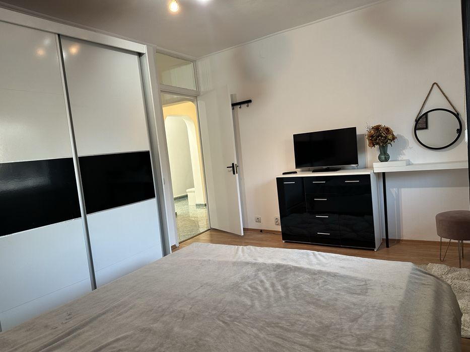 De inchiriat apartament cu 3 camere zona Mall Vitan