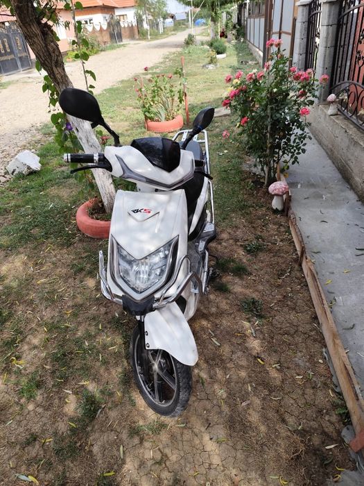 Vând scuter electric bateri noi pe el  25 km la ora