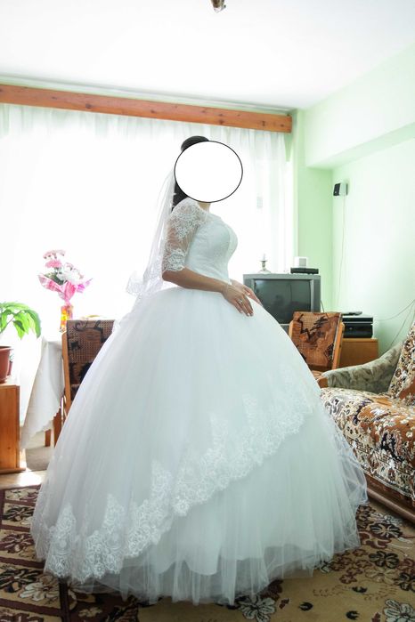 Vand rochie mireasa !