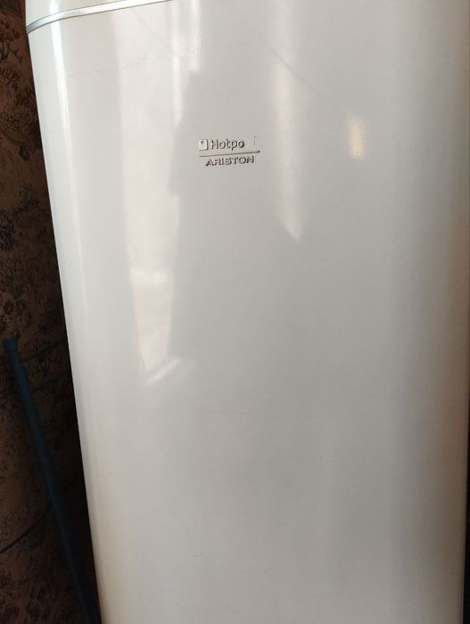 Холодильник Аристон один мотор рабочии.