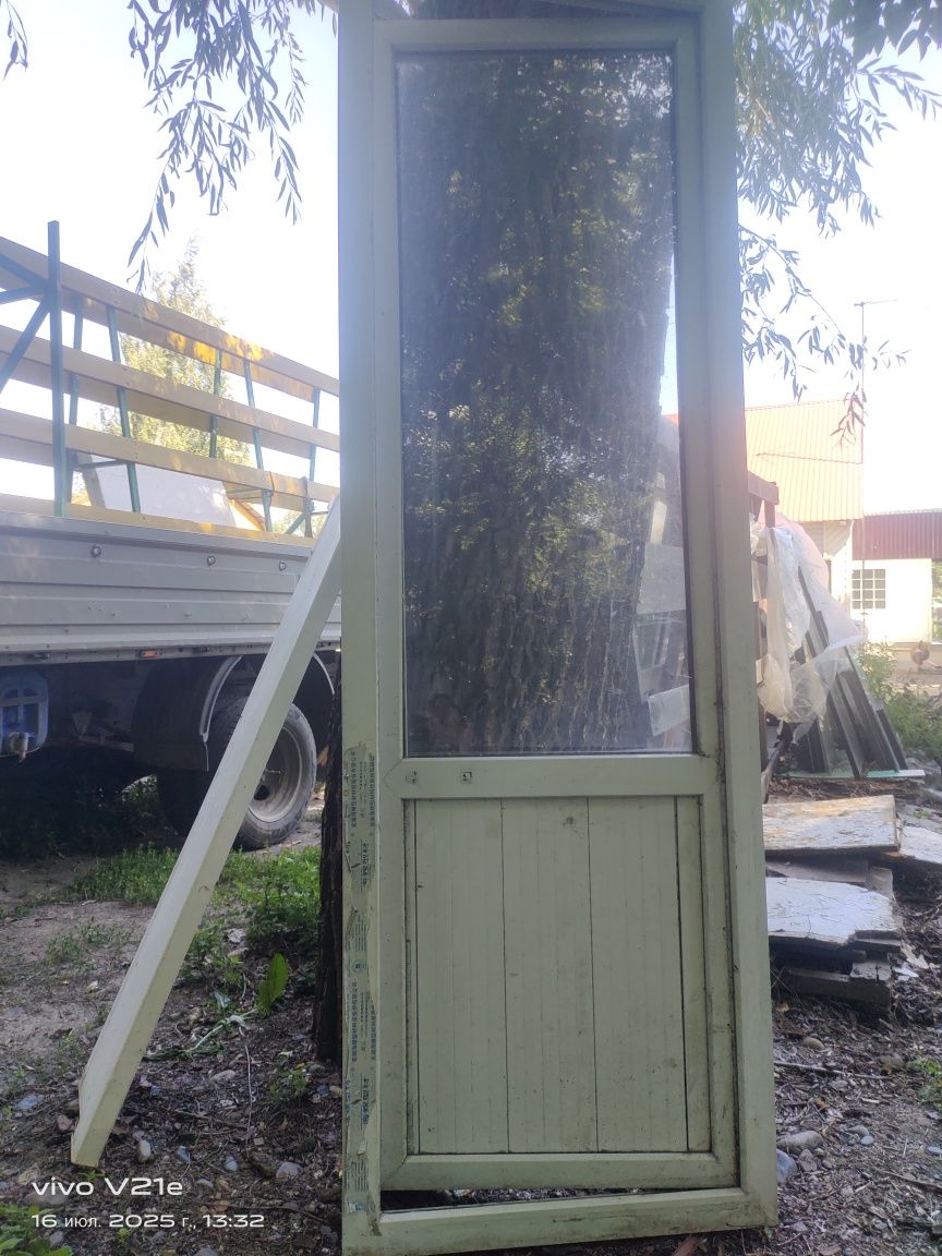 Пластиковый дверь бу