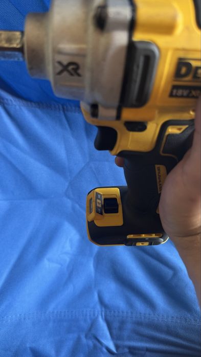 Dewalt DCF894 masina insurubat cheie impact 1/2