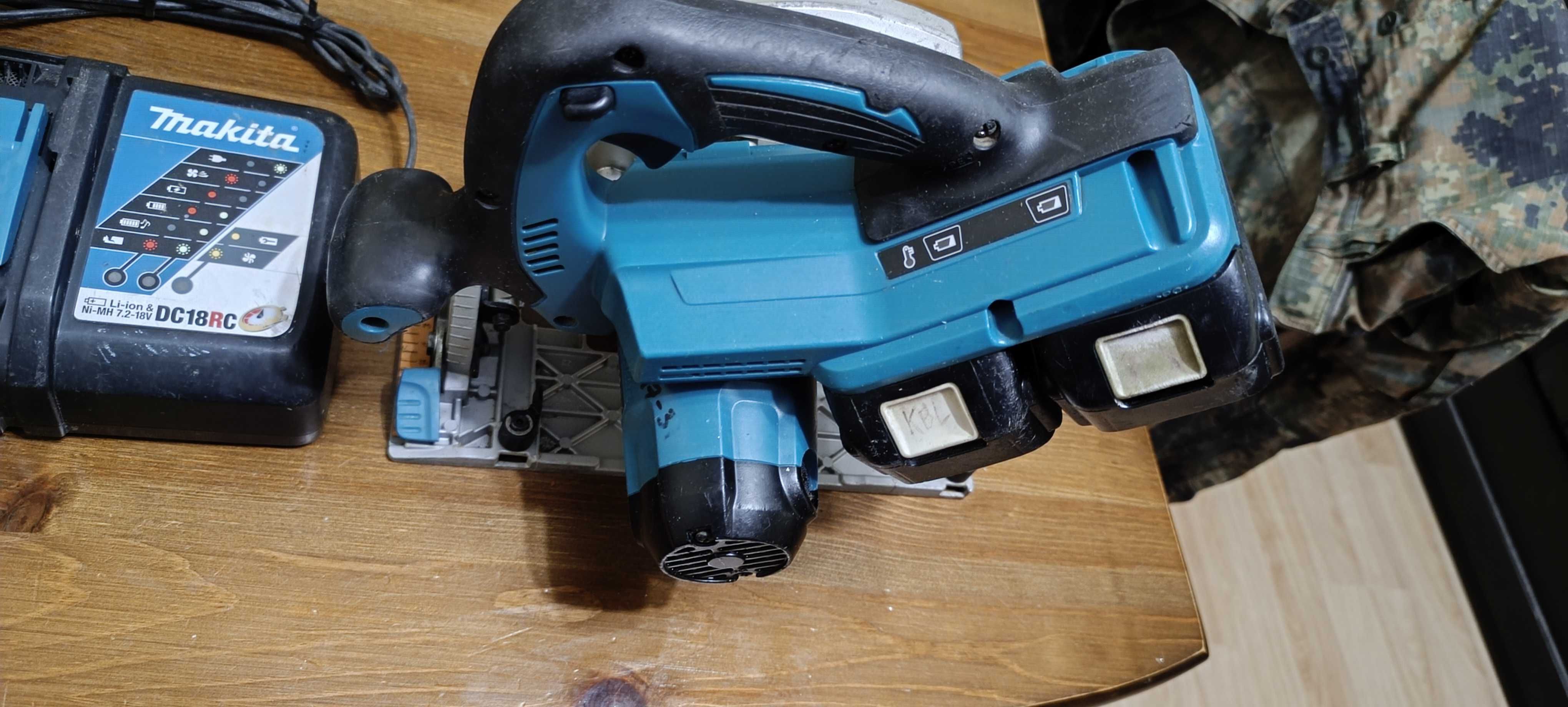 Ръчен циркуляр Makita DHS710