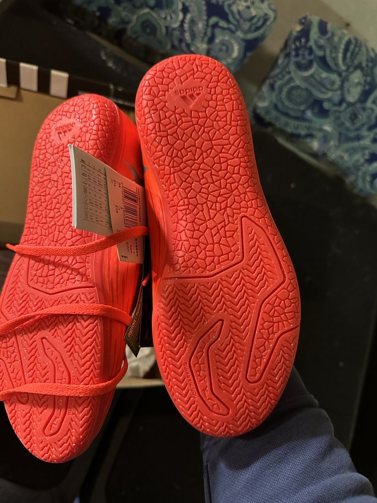 Мратонки за футбол adidas 34 номер
