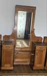 Mobilier vintage din lemn de ciers de peste 100 de ani