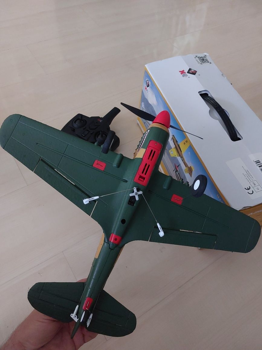 Avion cu telecomanda